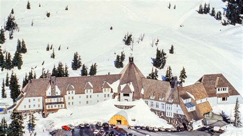 Timberline resort - Timberline Lodge Ski Resort ranks in the top 10% of the most-difficult ski resorts in the country. It has 25% of its trails rated as expert, or black-diamond level. Timberline Lodge Ski Resort Location Timberline Lodge Ski Resort is located in the state of Oregon, USA. This ski area is nearest the town of Government Camp, OR.